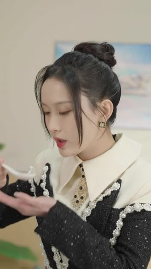 我被双胞胎美女抢着结婚（84集）短剧精彩片段