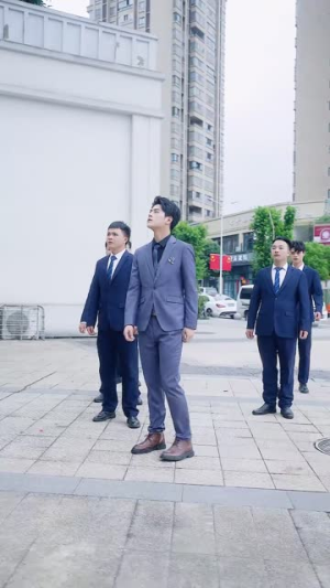女扮男装后总裁念念不忘（83集）短剧免费看