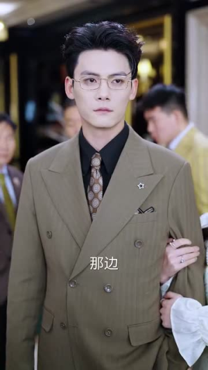她似星星，光芒万丈（75集）精彩热门短剧