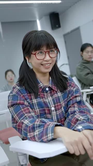 教室里的第三只手（30集）战神短剧推荐