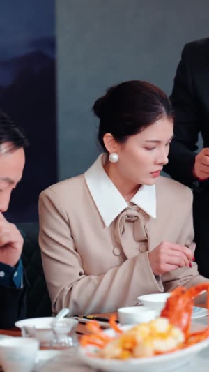 开局赘婿,系统你自己卸载了吧(67集) 开局赘婿,系统你自己卸载了吧(67集)火爆热门短剧