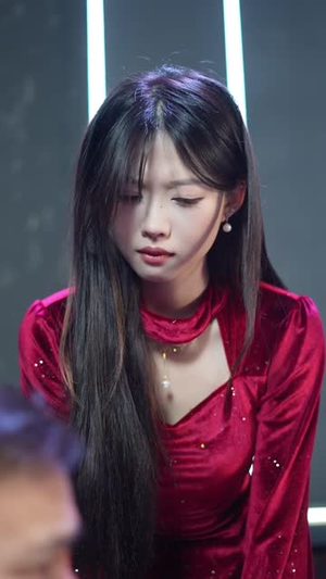聚会上，我撕碎最后的温柔（27集）热门短剧推荐。