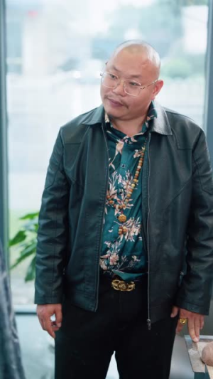 工地觉醒神瞳,玉石古玩随手捡(80集) 工地觉醒神瞳,玉石古玩随手捡(80集)无需充值尽情看